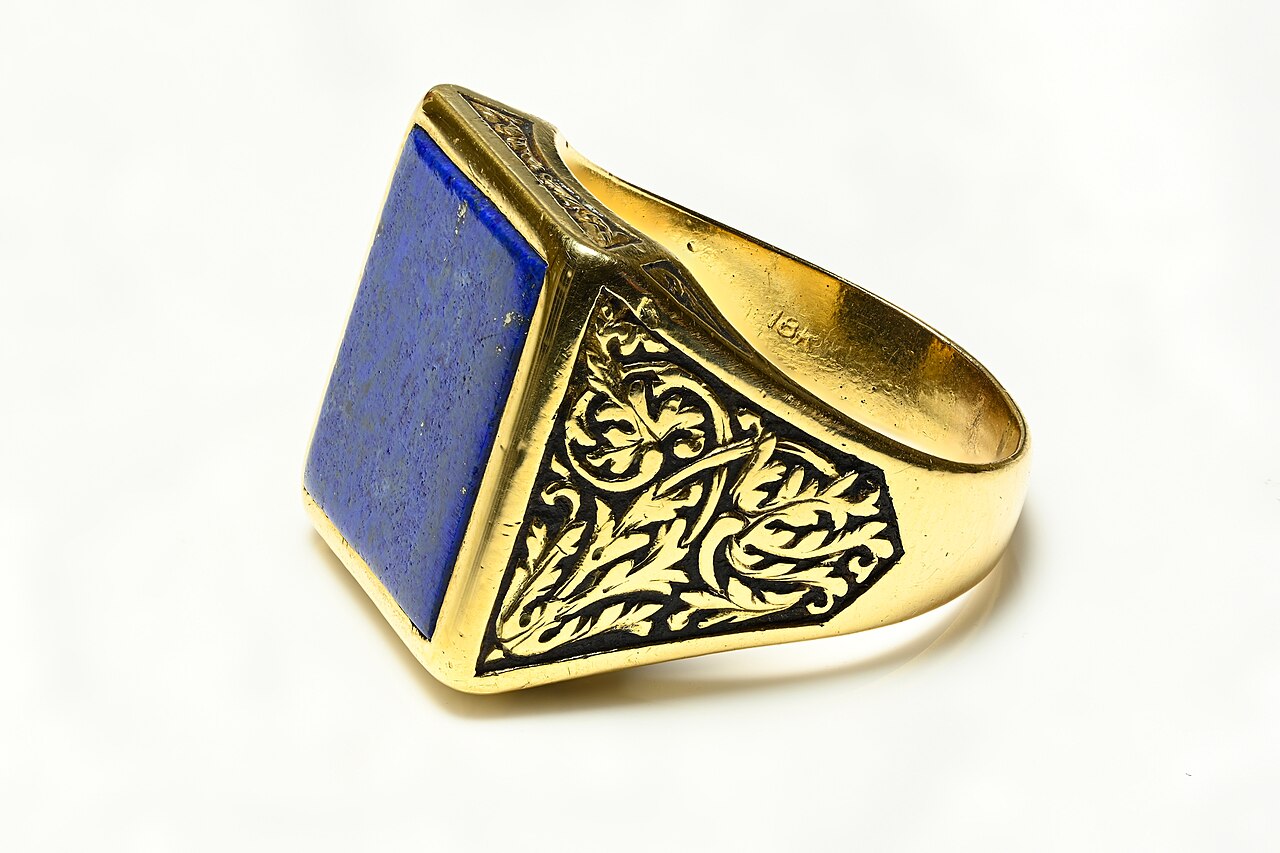 Antique gold and lapis lazuli ring