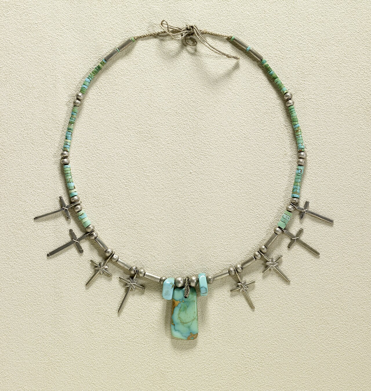 Native American turquoise necklace (Walters Art Museum)