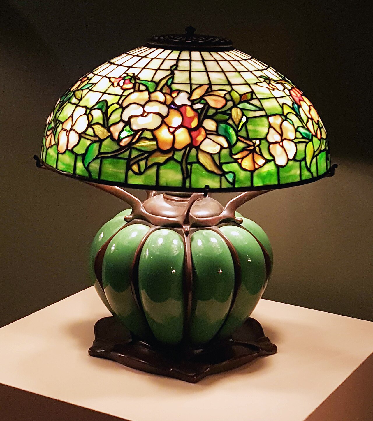 Tiffany Studios 'Pansy' border table lamp