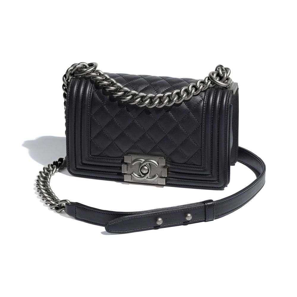 Boy Chanel bag with brick-style quilting and chunky chain