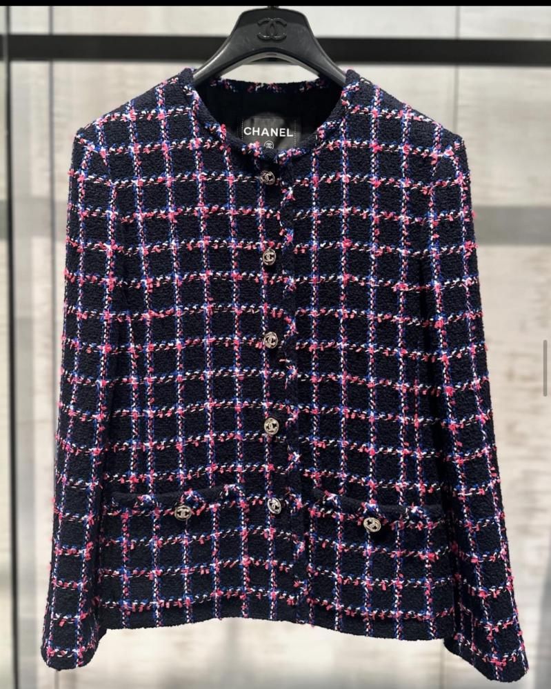 Chanel tweed jacket — classic ready-to-wear