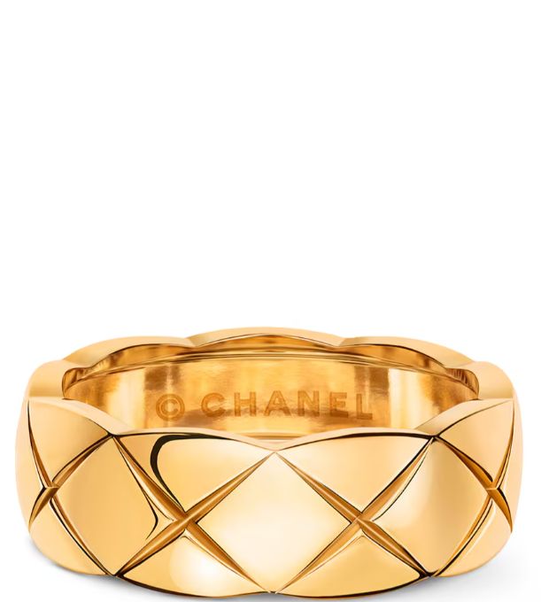 Chanel Coco Crush ring in gold with quilted incisions