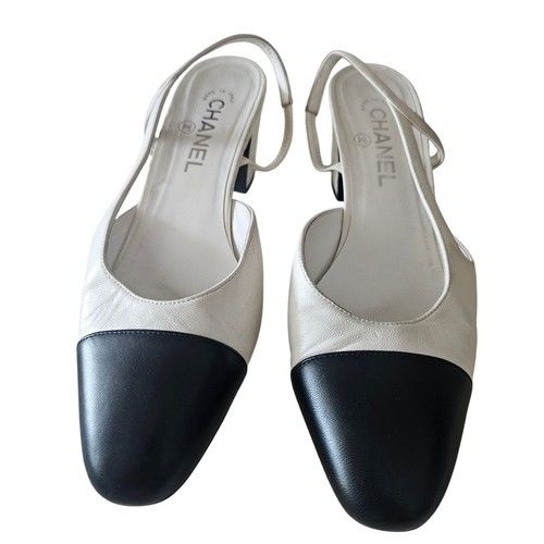 Chanel two-tone slingback shoes in beige and black