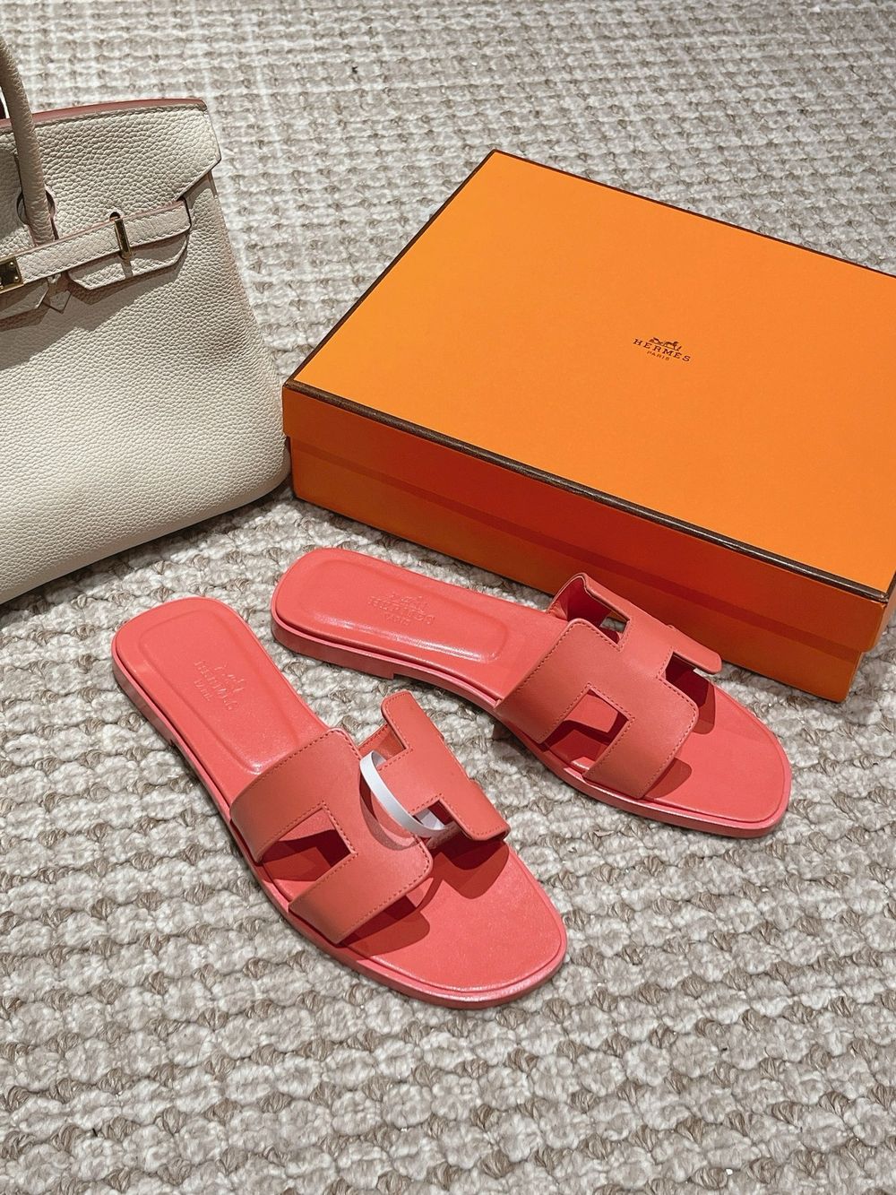 Hermès Oran sandals in leather with the H cut-out