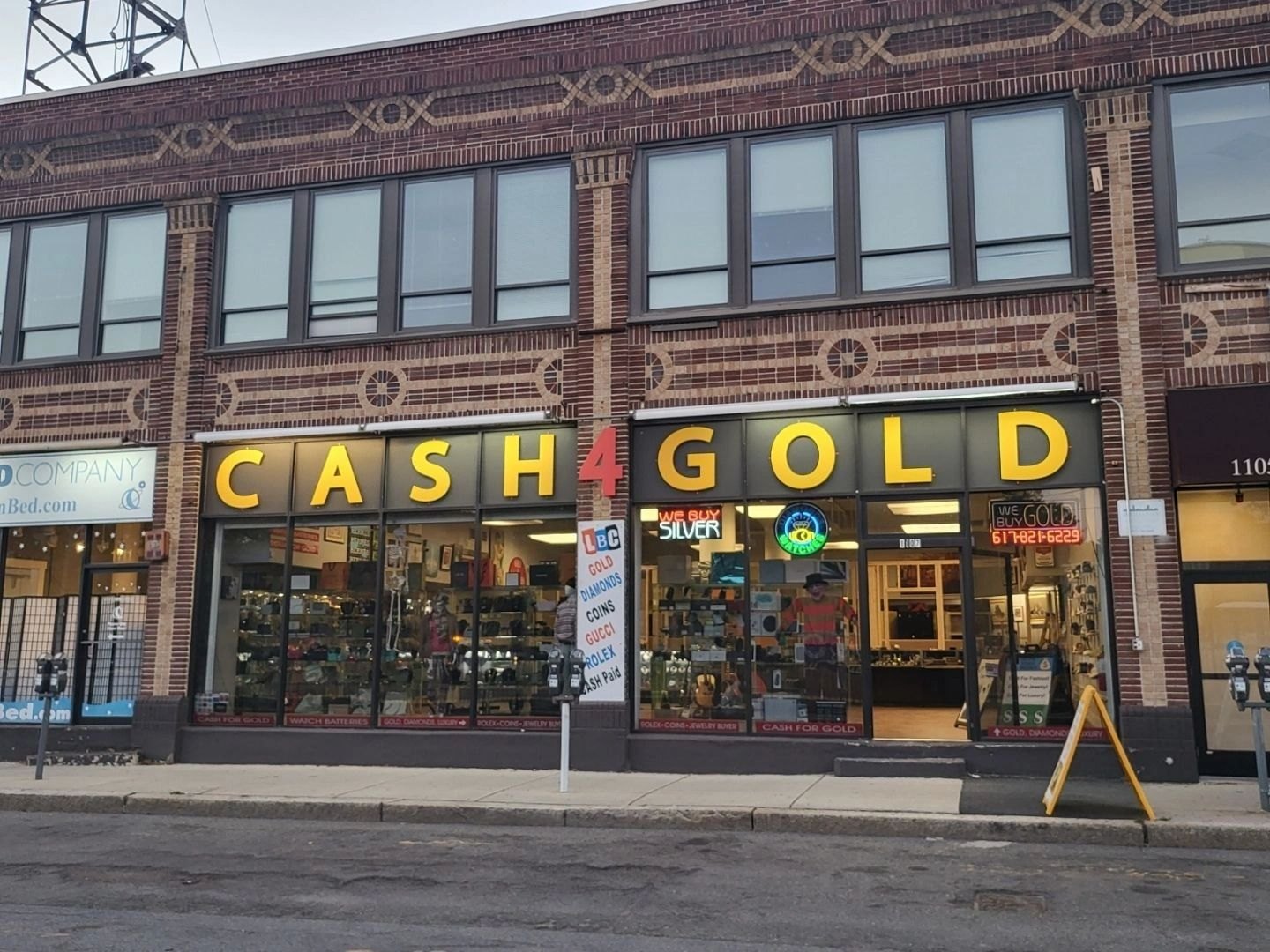 我附近的典当行 — LBC Pawn Cash 4 Gold 在波士顿 1107 Commonwealth Avenue 的店面