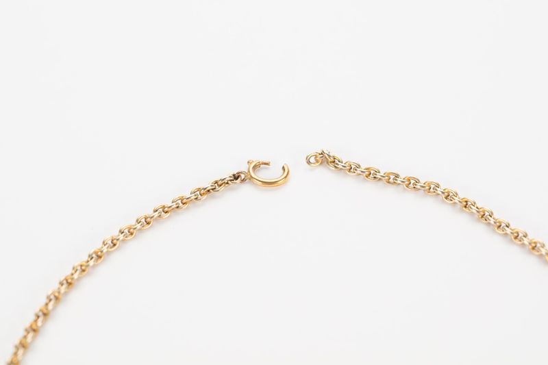 Sell gold chains in Boston — gold bracelets and scrap gold buyer, cash for gold Boston