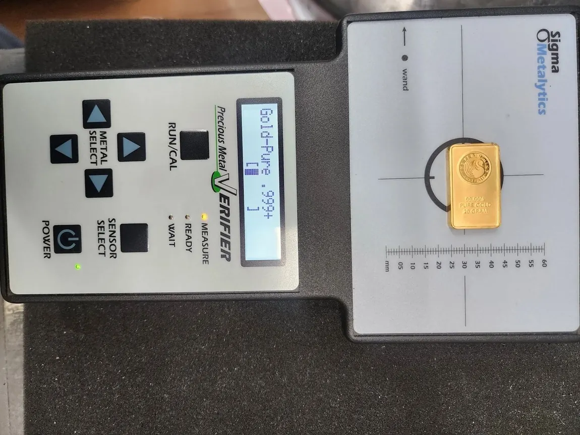 Cash for gold Boston — a gold bar being tested on the verifier at the LBC Pawn counter