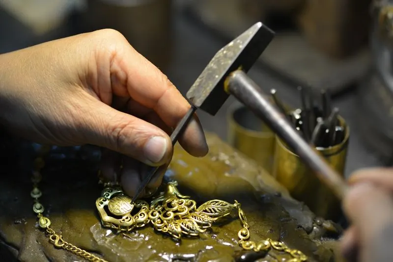 Sell or pawn gold in Boston — gold necklace pawn loan at 3 percent